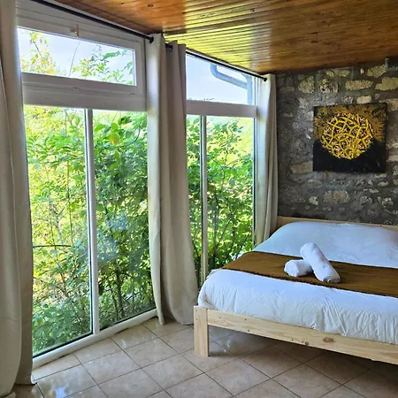 Villa De Luxe, Nichee Dans Les Montagnes