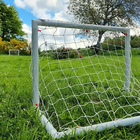 De Luxe, Nichee Dans Les Montagnes Lavoine