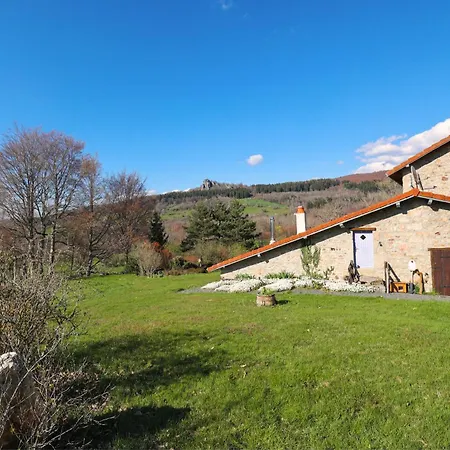 De Luxe, Nichee Dans Les Montagnes *